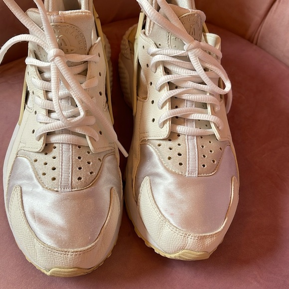 Woman’s White Nike Air White Platnum - Picture 3 of 17